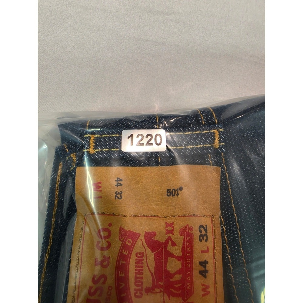 Levis 501 Original Fit Stretch Jeans Mens 44x32 Dark Indigo Blue Button Fly NEW - Picture 7 of 7